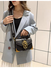 Simple Lion Head Small Square Crossbody Bag Mssza