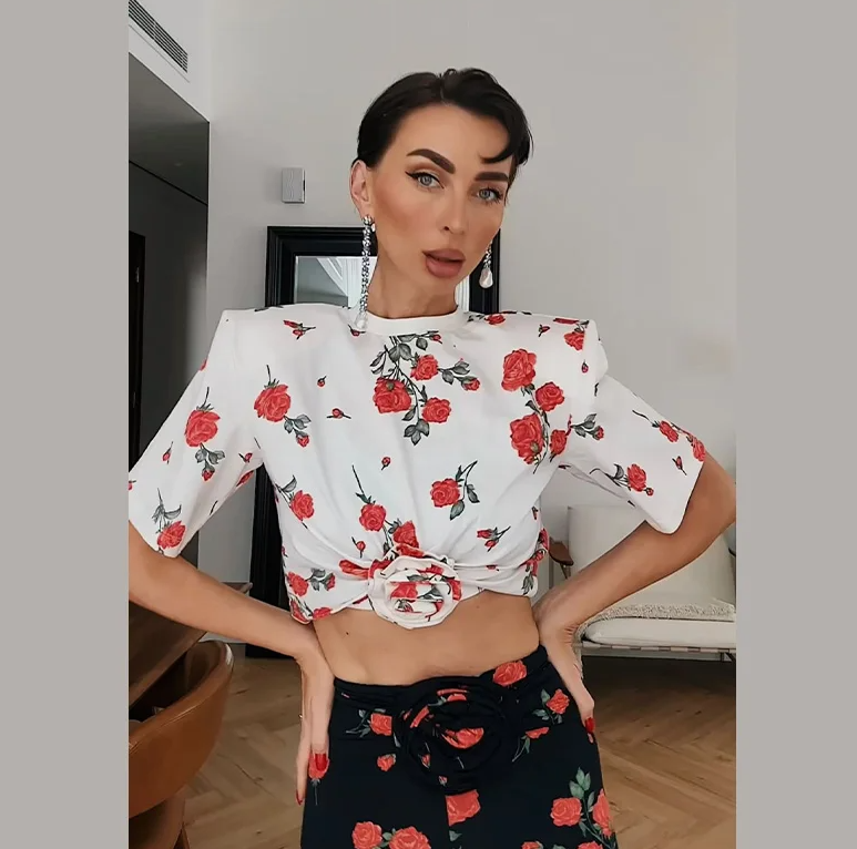 Chic Short-sleeved 3d Flowery Waist-leaked Round Neck Shoulder Loose T-shirt Mssza