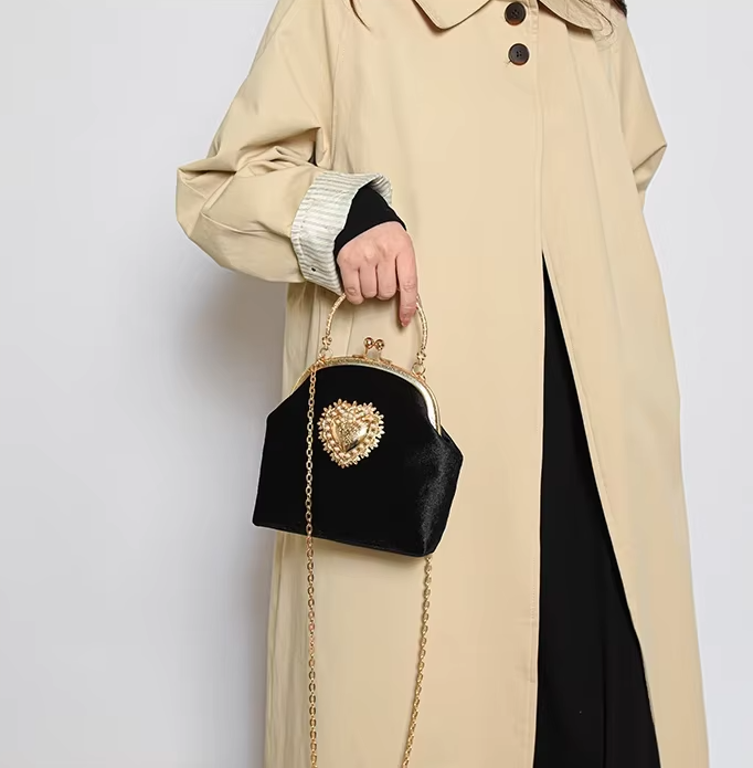 Diamonds Chains Velvet Frame Heart Shoulder and Crossbody Dinner Hand Bags Mssza