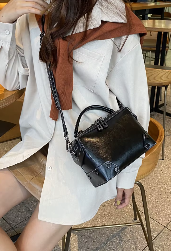 Vintage Rivet Genuine Leather Small Shoulder Messenger Bags Mssza