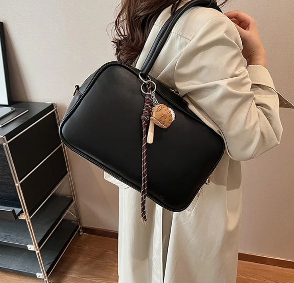 Luxury Designer Large-Capacity One-Shoulder Bowling Versatile Messenger Bag Mssza