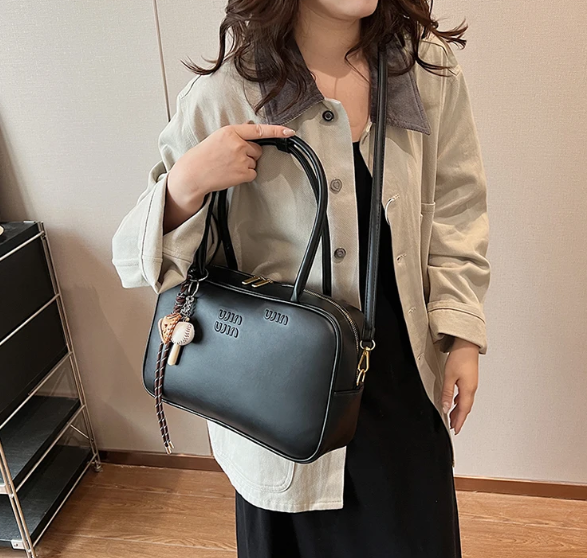 Luxury Designer Large-Capacity One-Shoulder Bowling Versatile Messenger Bag Mssza