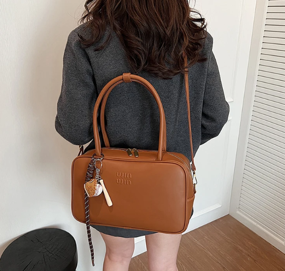 Luxury Designer Large-Capacity One-Shoulder Bowling Versatile Messenger Bag Mssza