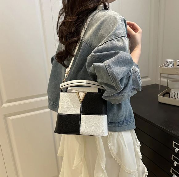Luxury Light Contrast Color High-end Bucket Simple Stitching Commuter Shoulder Messenger Handbag Mssza