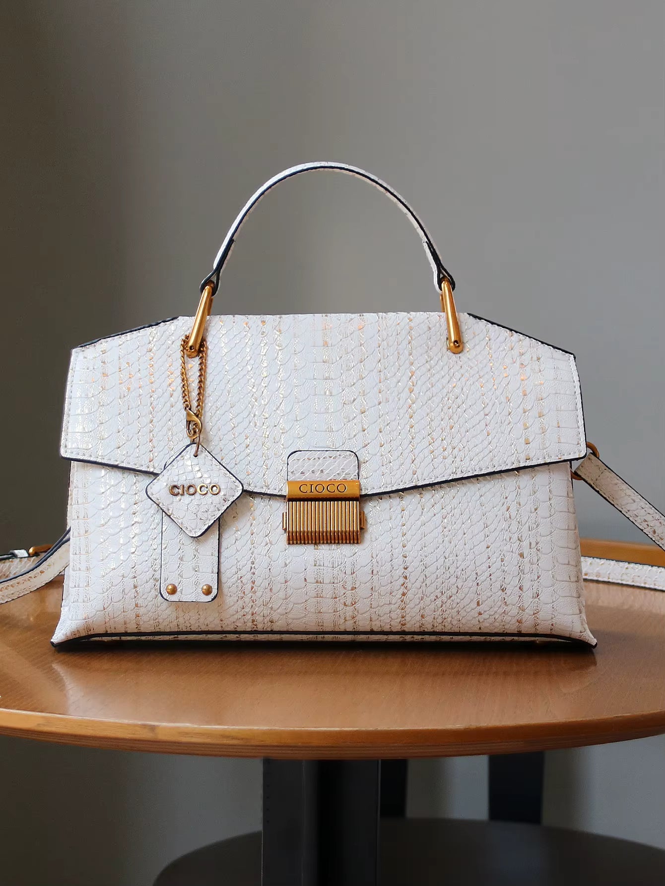 Luxury Snake Shaped Lightweight Large Capacity One Shoulder Handbag Mssza