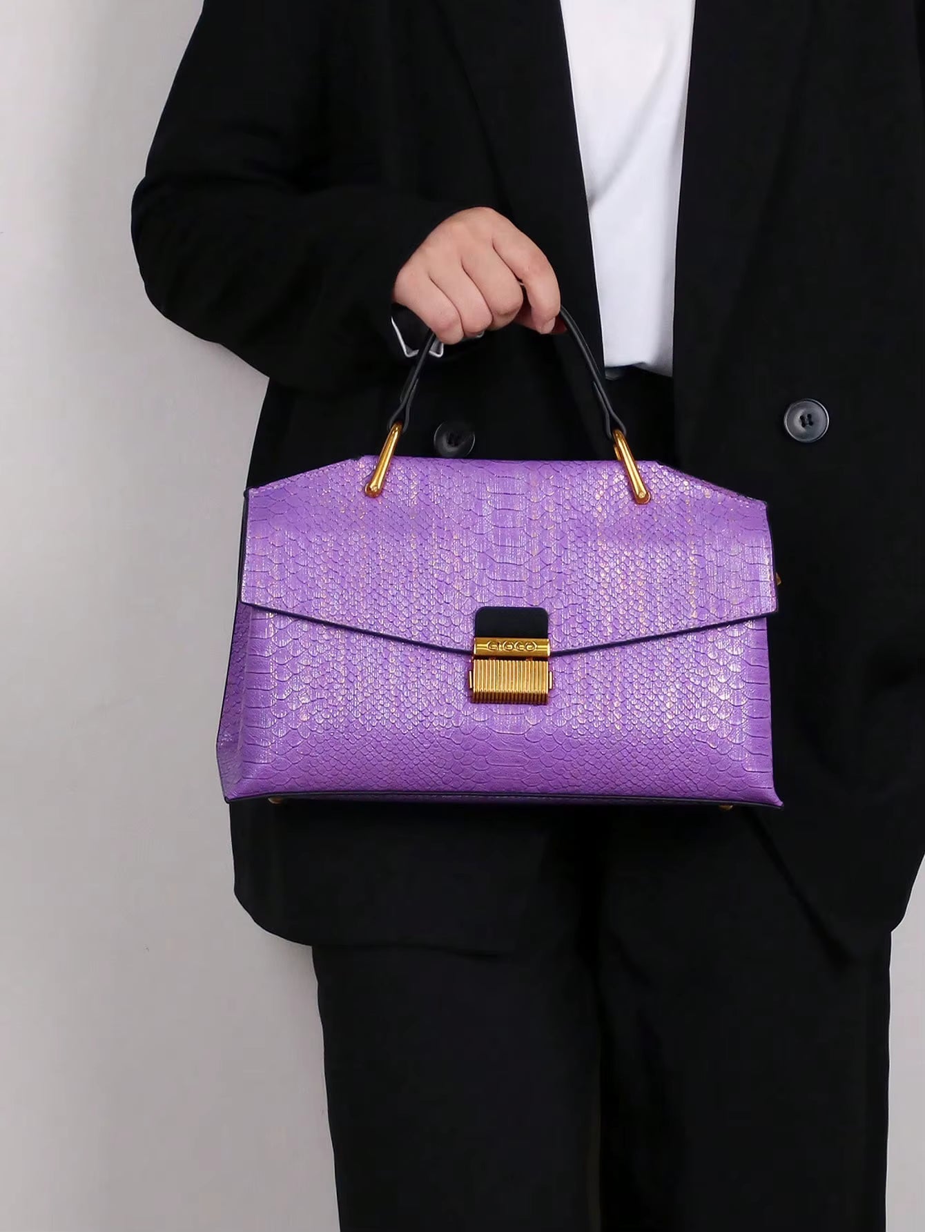 Luxury Snake Shaped Lightweight Large Capacity One Shoulder Handbag Mssza