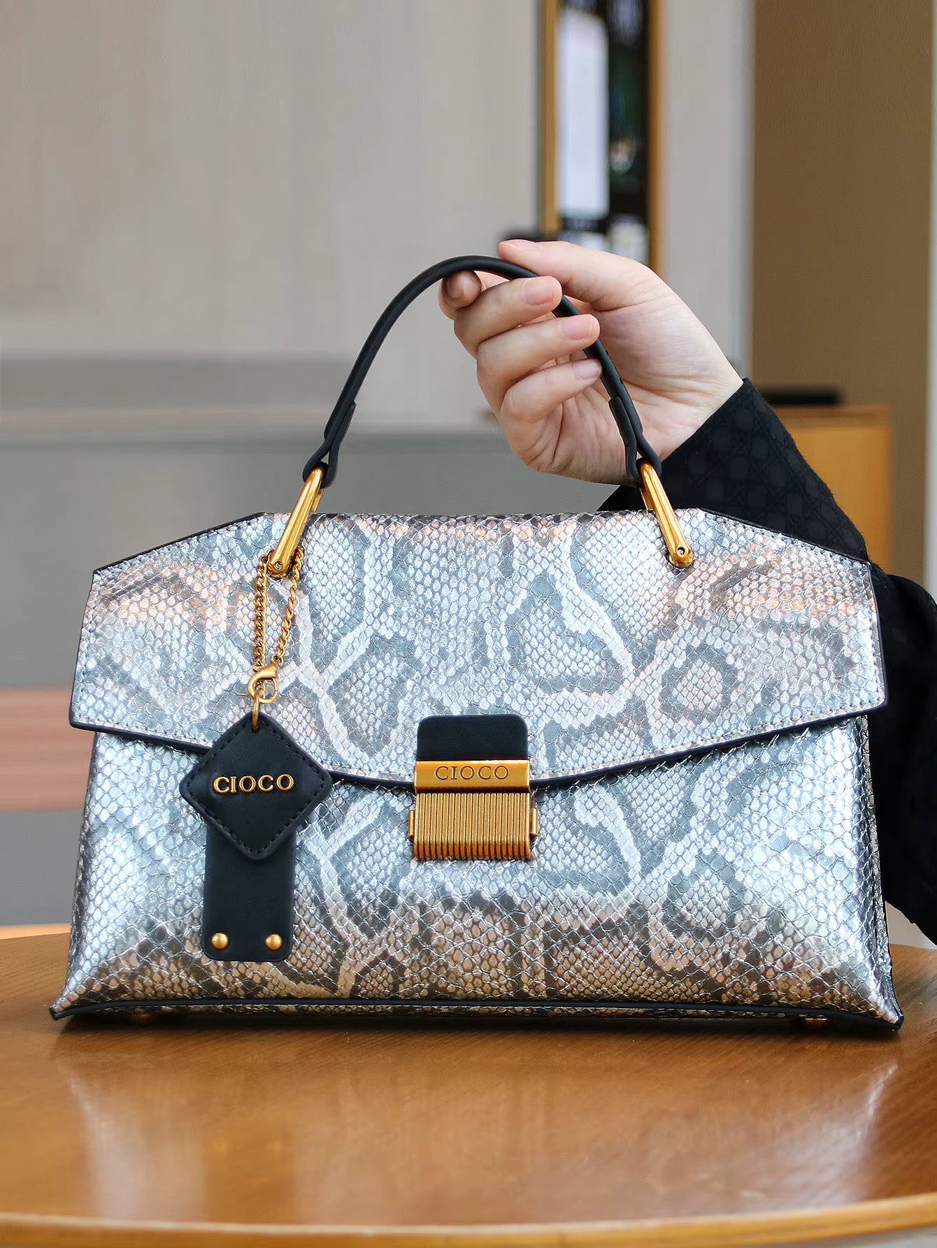 Snake Shaped Large Capacity One Shoulder Handbag Mssza