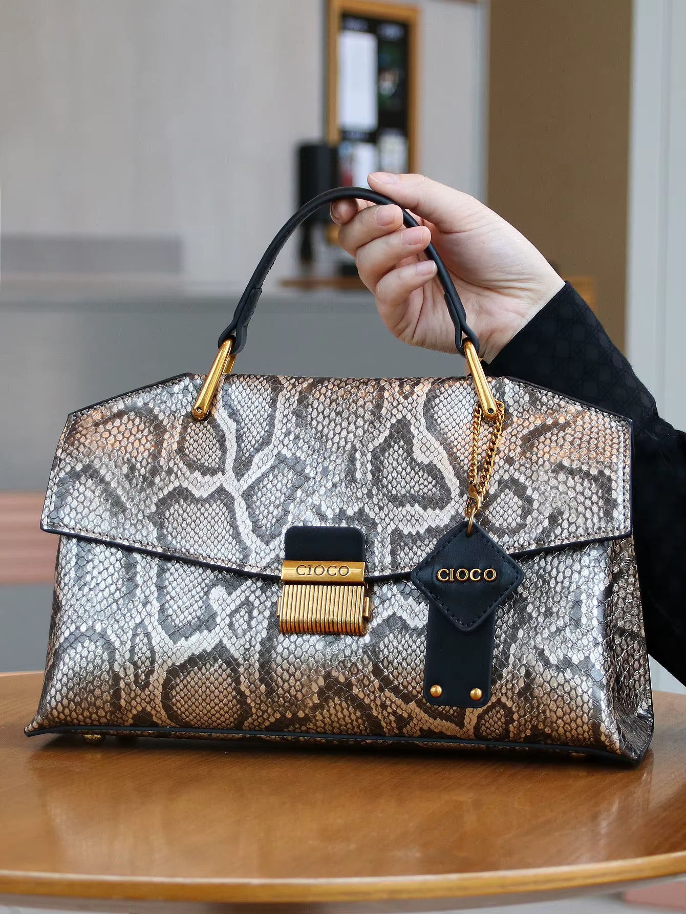 Snake Shaped Large Capacity One Shoulder Handbag Mssza