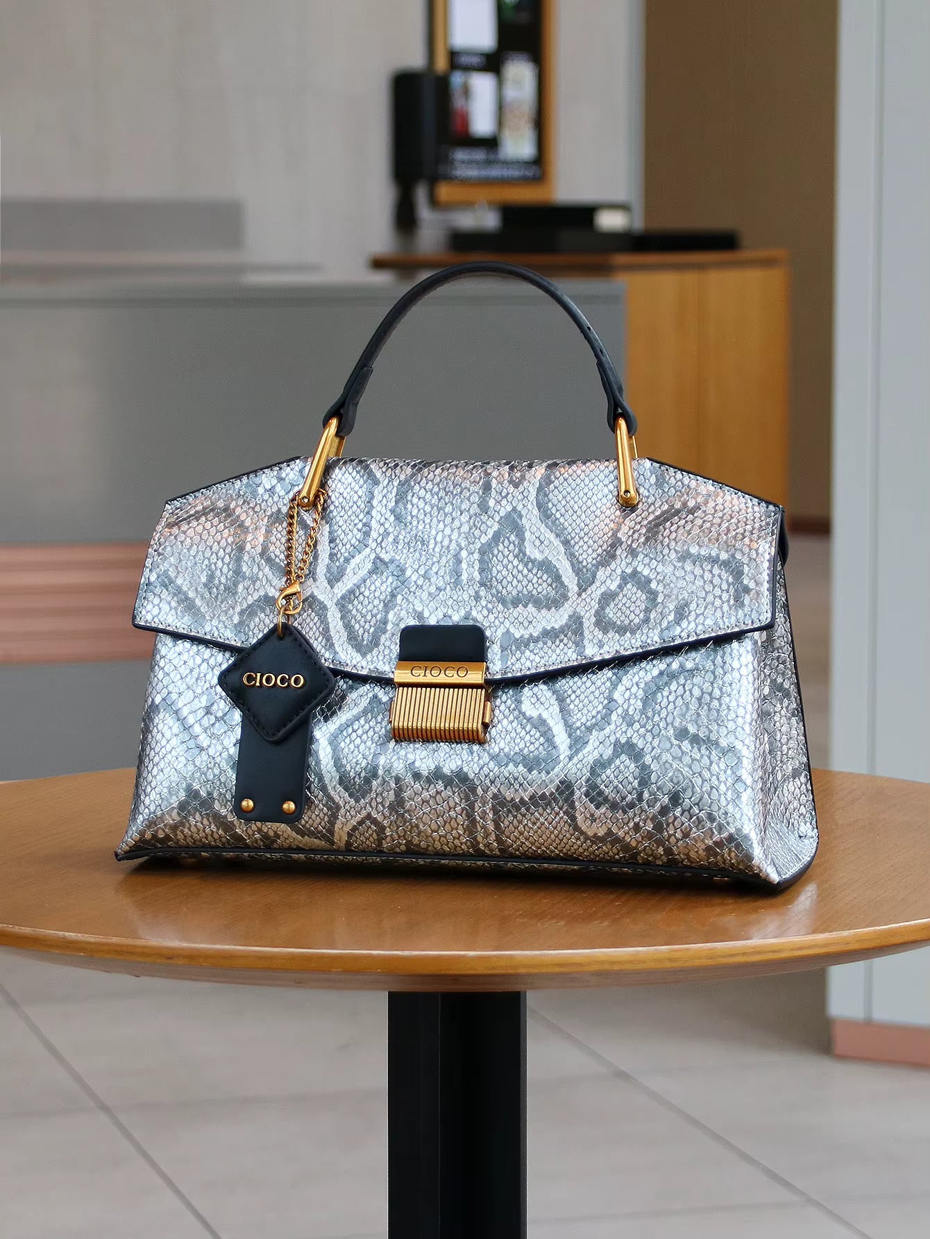 Snake Shaped Large Capacity One Shoulder Handbag Mssza