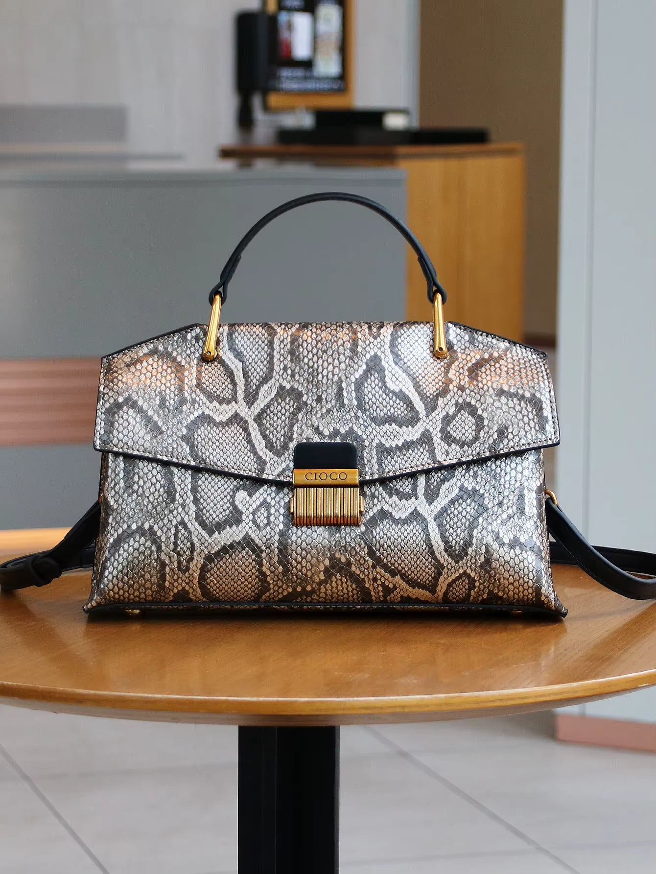 Snake Shaped Large Capacity One Shoulder Handbag Mssza