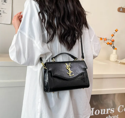 Luxury Textured Shoulder Purse with Detachable Chain Strap, Convertible Underarm Clutch Structured Envelope Crossbody Bag Mssza