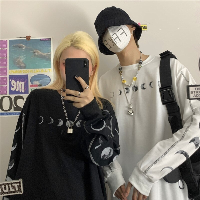 Retro Moon Print Loose O-Neck Long Sleeves T-Shirt Mssza