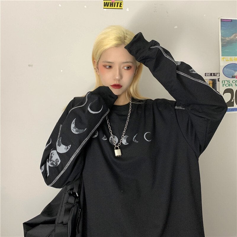 Retro Moon Print Loose O-Neck Long Sleeves T-Shirt Mssza