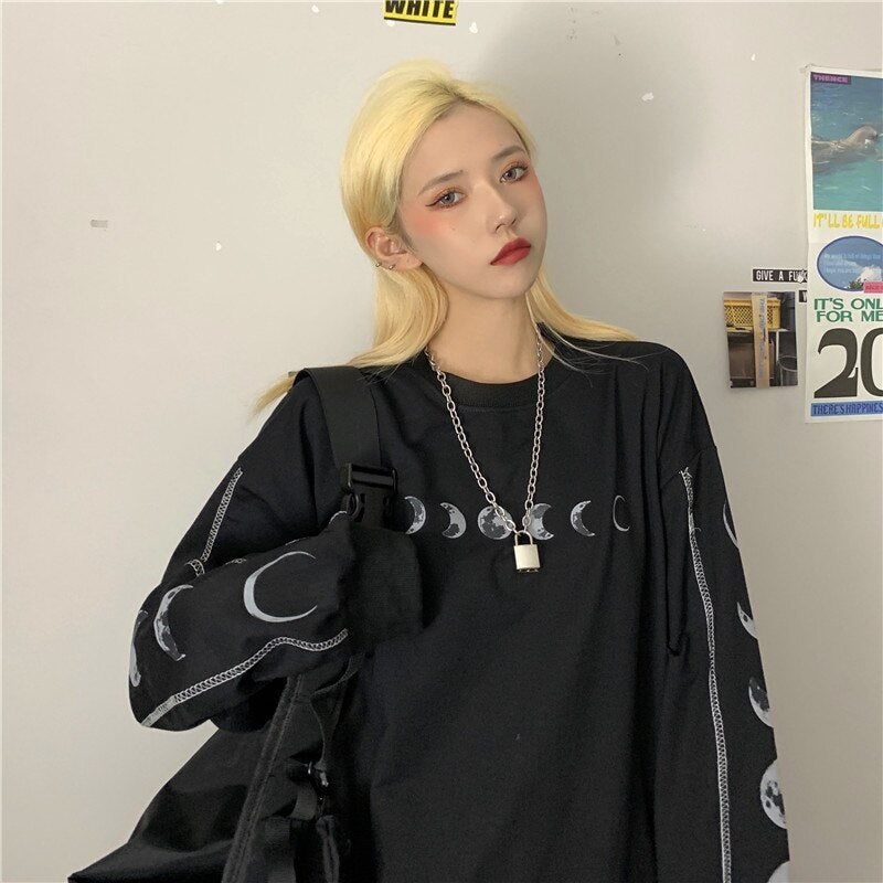 Retro Moon Print Loose O-Neck Long Sleeves T-Shirt Mssza
