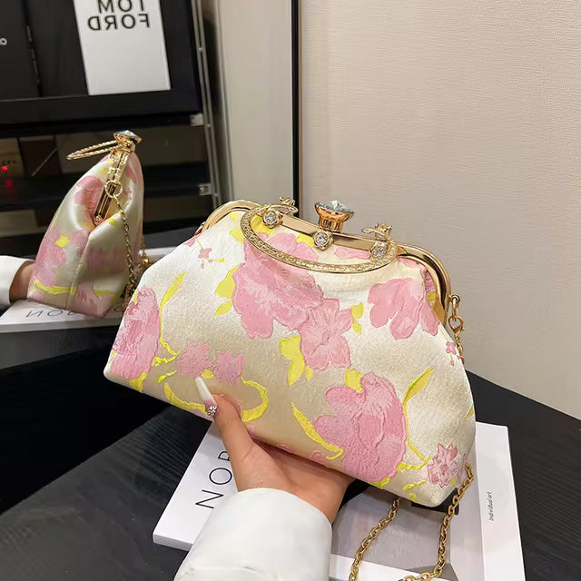 Flowers Three-Dimensional Clutch Mssza