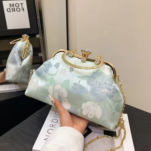 Flowers Three-Dimensional Clutch Mssza