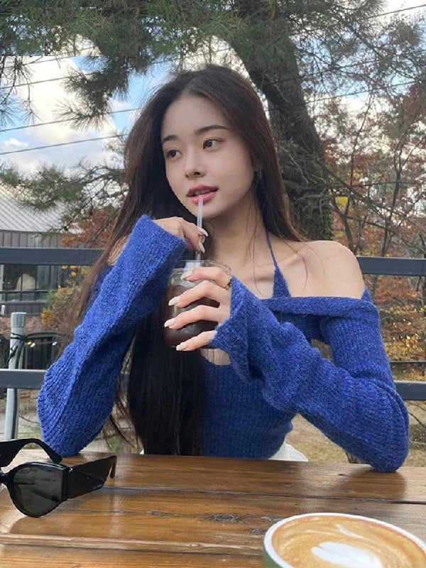 Off-Shoulder Solid Color Long Sleeve Crop Top Mssza