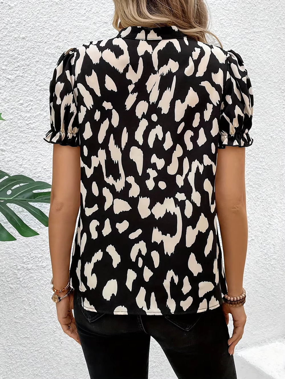 V-neck short-sleeved Directional pattern-making shirts Mssza