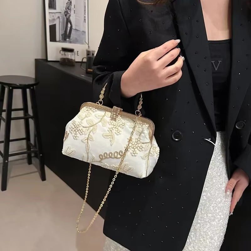 Vintage Designer Handmade Lock Shell Clip With Chain Clutch Mssza
