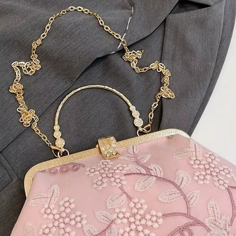 Vintage Designer Handmade Lock Shell Clip With Chain Clutch Mssza