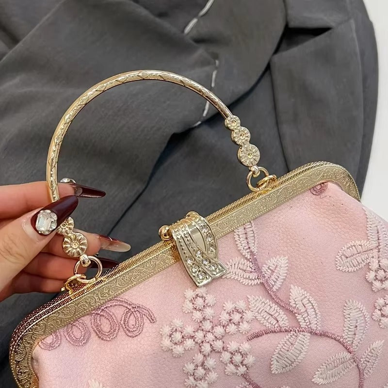 Vintage Designer Handmade Lock Shell Clip With Chain Clutch Mssza