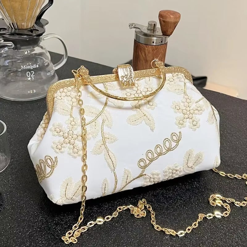Vintage Designer Handmade Lock Shell Clip With Chain Clutch Mssza