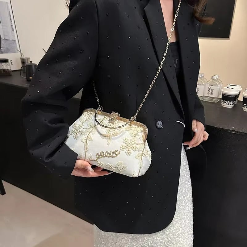 Vintage Designer Handmade Lock Shell Clip With Chain Clutch Mssza