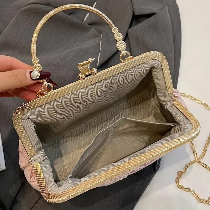 Vintage Designer Handmade Lock Shell Clip With Chain Clutch Mssza
