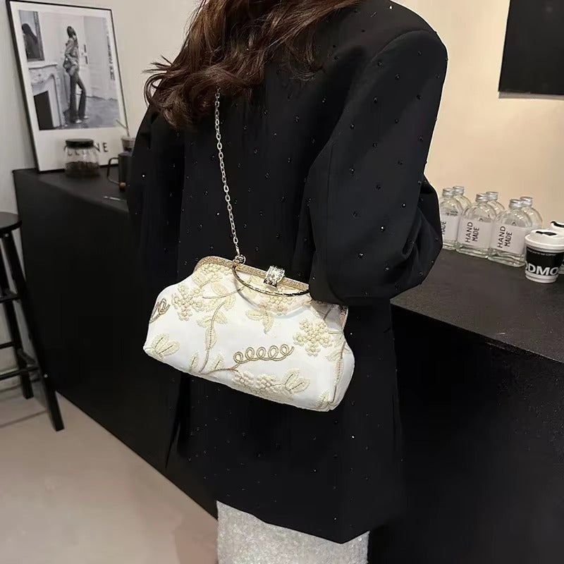 Vintage Designer Handmade Lock Shell Clip With Chain Clutch Mssza