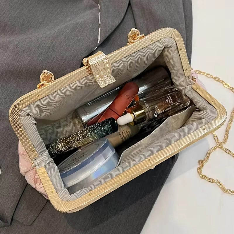 Vintage Designer Handmade Lock Shell Clip With Chain Clutch Mssza