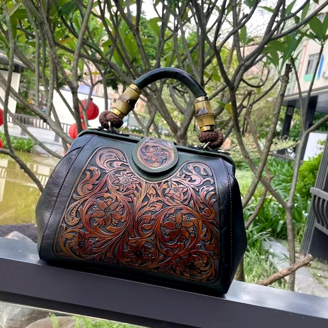 Vintage Silt Pocket Carved Leather Designer Handbags Mssza