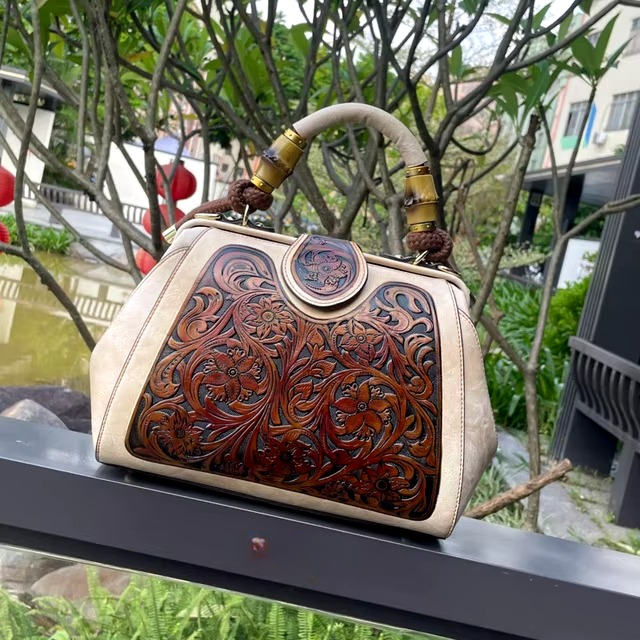Vintage Silt Pocket Carved Leather Designer Handbags Mssza