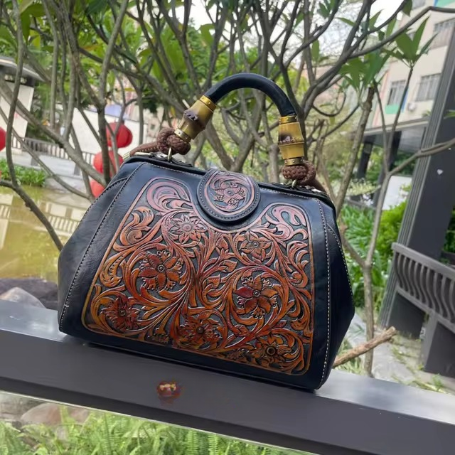 Vintage Silt Pocket Carved Leather Designer Handbags Mssza