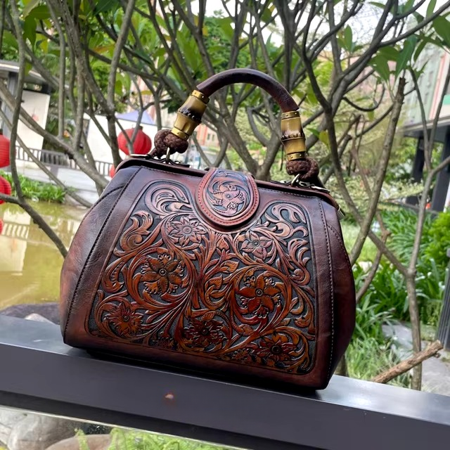 Vintage Silt Pocket Carved Leather Designer Handbags Mssza
