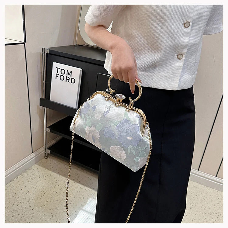 Flowers Three-Dimensional Clutch Mssza