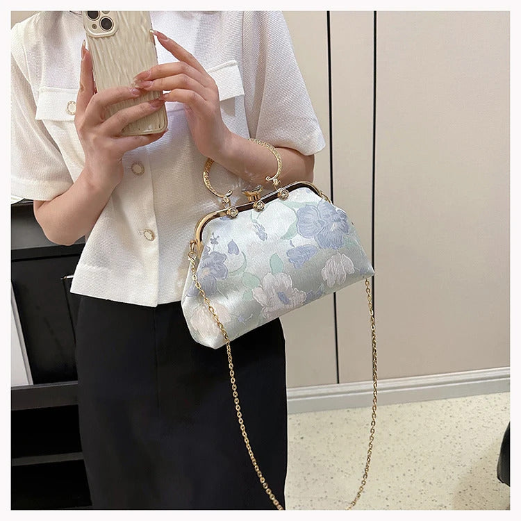 Flowers Three-Dimensional Clutch Mssza